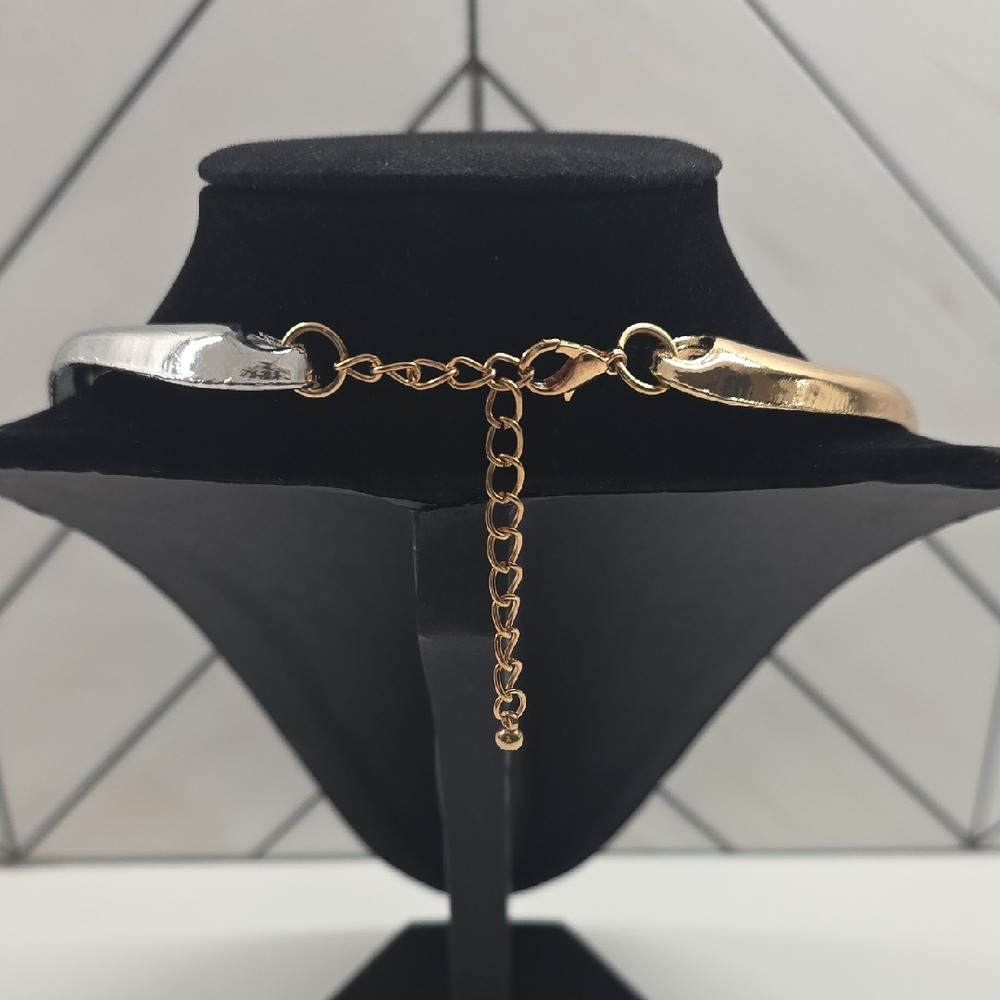 Elegant Gold and Silver Women's Necklace - Picture 4 of 4